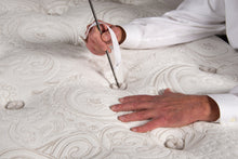 Load image into Gallery viewer, Hand-tufting-process